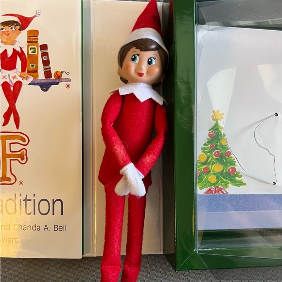 Elf on the Shelf Christmas Tradition “I’m a Gurl” Set - Picture 4 of 5